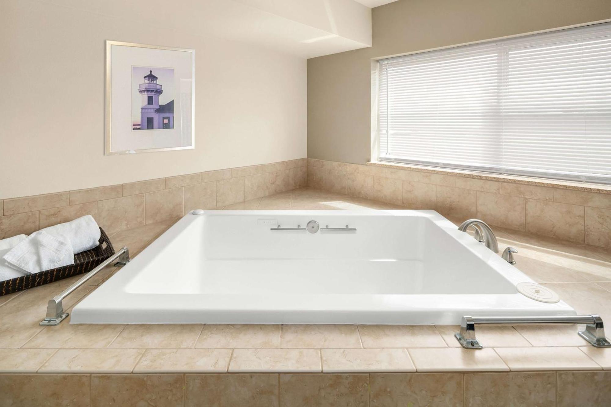 Executive Residency By Best Western Navigator Inn & Suites Everett Eksteriør bilde